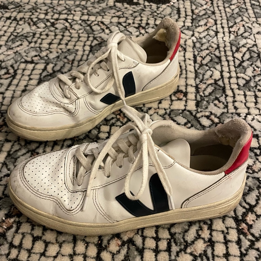 V-10 Low Top Sneakers - Navy & Red